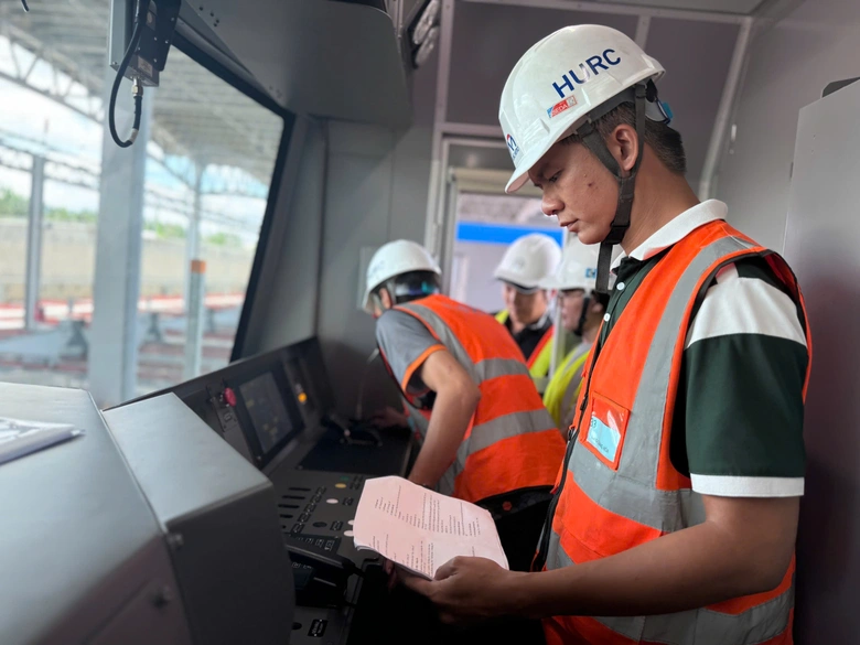 TP.HCM chuẩn bị nhân lực "đi trước một bước" cho mạng lưới metro quy mô lớn- Ảnh 2. TP.HCM chuẩn bị nhân lực "đi trước một bước" cho mạng lưới metro quy mô lớn- Ảnh 2.