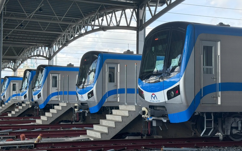 Vướng mắc với nh&agrave; thầu c&oacute; ảnh hưởng tiến độ khai th&aacute;c metro số 1?