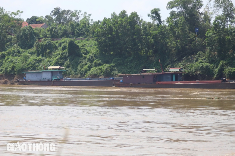 Đang tiếp cận nhịp cầu Phong Ch&acirc;u bị sập để trục vớt- Ảnh 8.