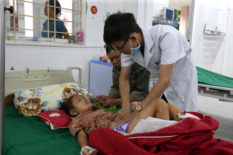 L&agrave;o Cai: Miễn ph&iacute; điều trị bệnh nh&acirc;n v&ugrave;ng b&atilde;o lũ, người chăm s&oacute;c được hỗ trợ ăn uống- Ảnh 1.