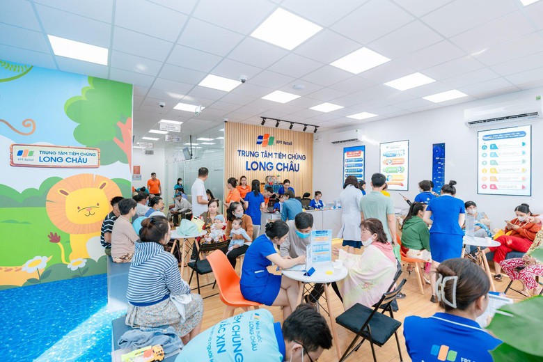 Hệ thống ti&ecirc;m chủng Long Ch&acirc;u tham gia chiến dịch ph&ograve;ng chống dịch sởi ở TP.HCM- Ảnh 1.