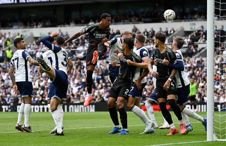 Ngoại hạng Anh: Son Heung-min tịt ng&ograve;i, Tottenham thua đau Arsenal- Ảnh 1.
