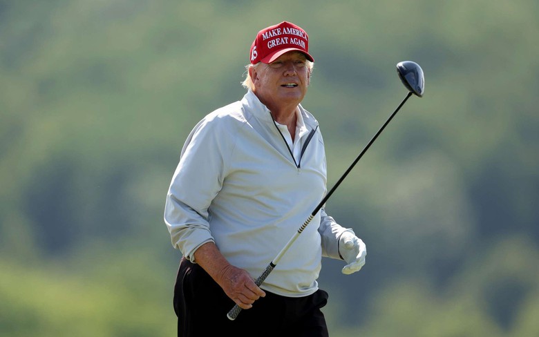 Tấn c&ocirc;ng bằng s&uacute;ng gần nơi &ocirc;ng Donald Trump chơi golf