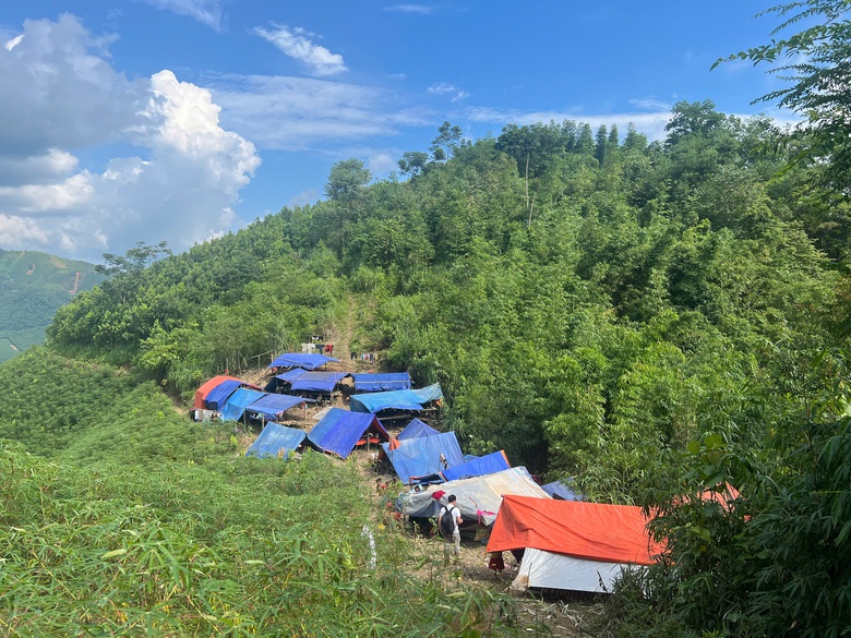 Lập khu nh&agrave; d&atilde; chiến, di dời 115 người d&acirc;n Kho V&agrave;ng xuống nơi an to&agrave;n- Ảnh 2.