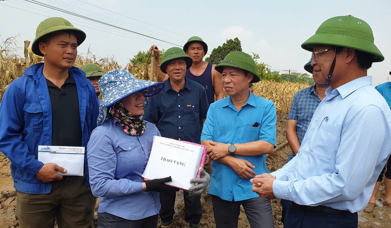 Thông toàn tuyến đường sắt Yên Viên - Lào Cai- Ảnh 1. Thông toàn tuyến đường sắt Yên Viên - Lào Cai- Ảnh 1.