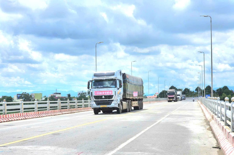 T&agrave;i xế cảm nhận ra sao khi cầu Tr&agrave; Kh&uacute;c 2 th&ocirc;ng xe trở lại sau 2 th&aacute;ng sửa chữa?- Ảnh 11.