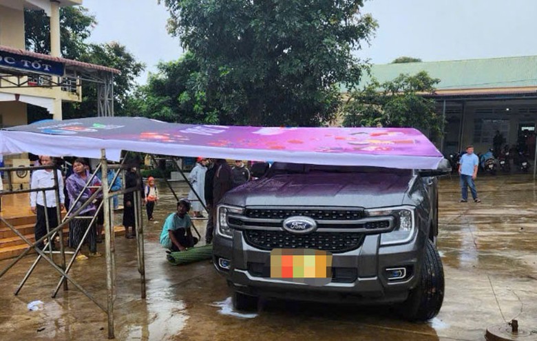Phụ huynh l&ugrave;i xe t&ocirc;ng tử vong em học sinh lớp 2.