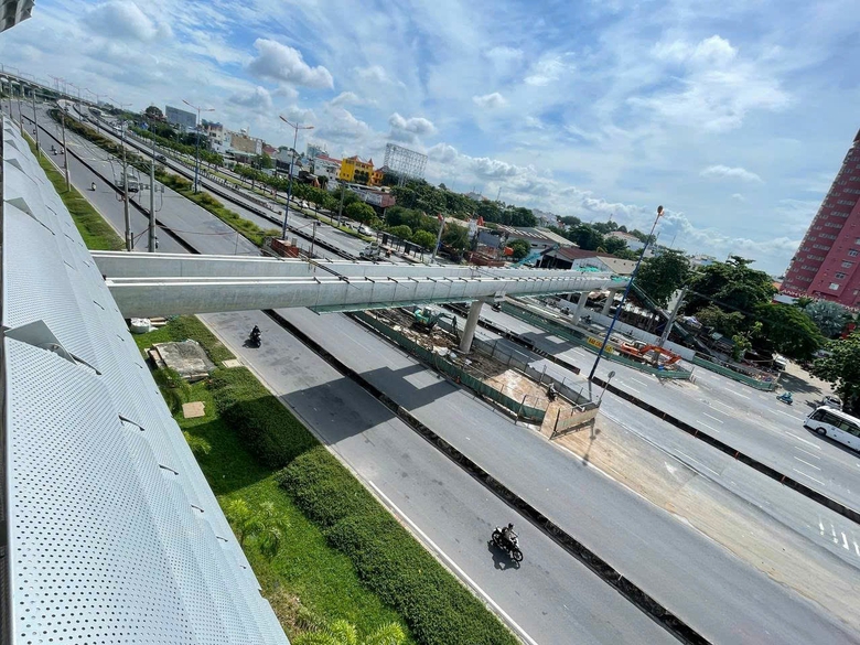 Ho&agrave;n th&agrave;nh lắp dầm cầu bộ h&agrave;nh cuối c&ugrave;ng tại metro số 1- Ảnh 1.