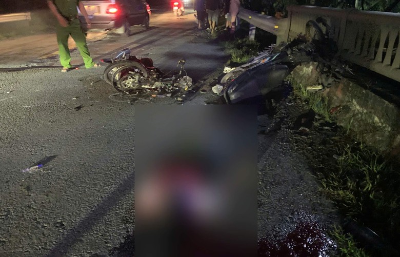 Xe m&aacute;y đấu đầu tr&ecirc;n quốc lộ N2 qua Long An, hai thanh ni&ecirc;n thương vong- Ảnh 1.