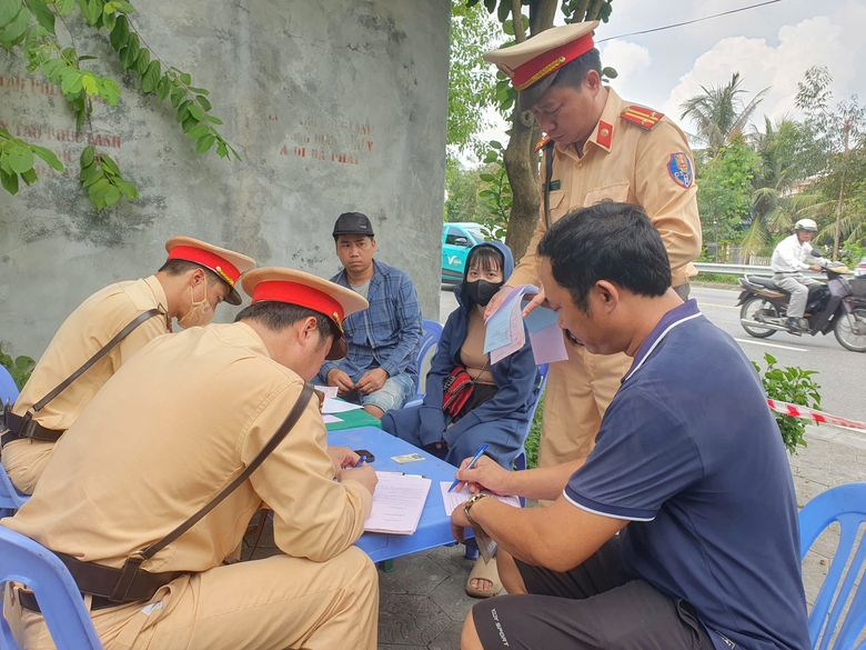 Hải Dương xử l&yacute; nghi&ecirc;m c&aacute;n bộ, đảng vi&ecirc;n vi phạm giao th&ocirc;ng- Ảnh 1.