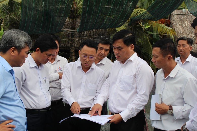 Y&ecirc;u cầu cưỡng chế c&aacute;c nh&agrave; h&agrave;ng, khu đất cản đường ven s&ocirc;ng C&aacute;i hơn một năm- Ảnh 1.