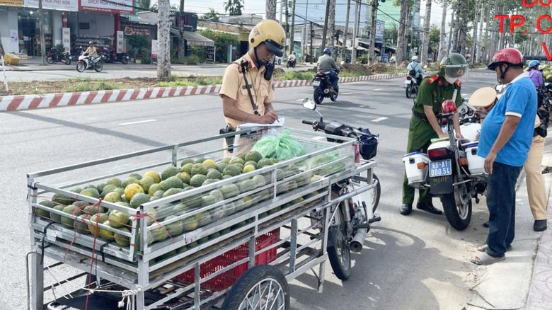 Đồng Th&aacute;p: Tăng cường xử l&yacute; xe ba g&aacute;c, xe tự chế vi phạm an to&agrave;n giao th&ocirc;ng- Ảnh 1.