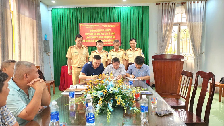 Chủ doanh nghiệp, t&agrave;i xế hiến kế chống xe qu&aacute; tải, qu&aacute; tốc độ- Ảnh 4.