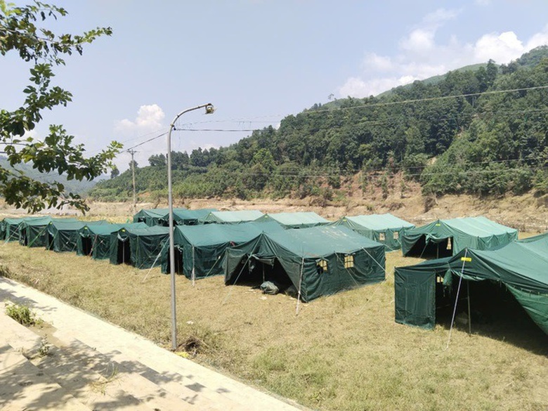 Di chuyển 17 hộ dân thôn Kho Vàng ở Lào Cai xuống khu vực an toàn- Ảnh 1. Di chuyển 17 hộ dân thôn Kho Vàng ở Lào Cai xuống khu vực an toàn- Ảnh 1.