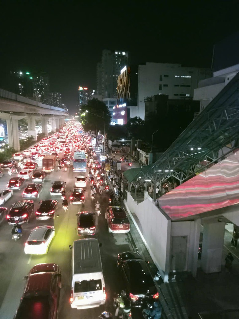 Tàu Cát Linh - Hà Đông đang chạy bỗng dừng đột ngột giữa đường- Ảnh 3. Tàu Cát Linh - Hà Đông đang chạy bỗng dừng đột ngột giữa đường- Ảnh 3.