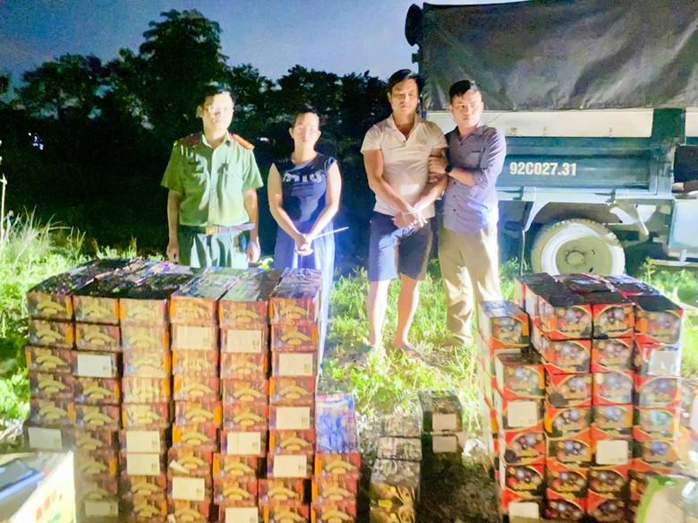 Bắt 2 đối tượng ở Quảng Trị vận chuyển hơn 400kg thuốc nổ, ph&aacute;o nổ tr&aacute;i ph&eacute;p- Ảnh 1.