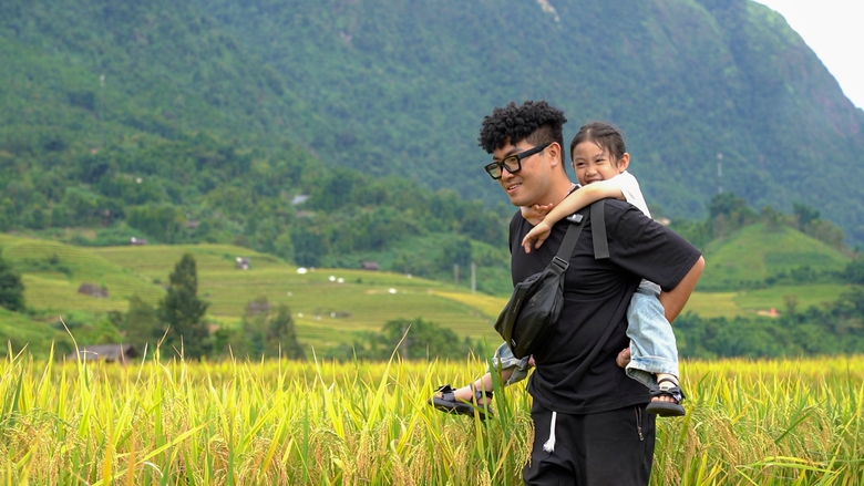 Rapper Phong Windy đưa con gái 5 tuổi lên Sa Pa trải nghiệm- Ảnh 4. Rapper Phong Windy đưa con gái 5 tuổi lên Sa Pa trải nghiệm- Ảnh 4.