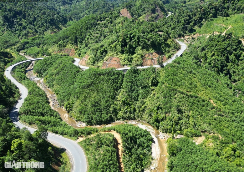 Những tuyến đường nguy cơ lũ qu&eacute;t, sạt lở đất ở Thừa Thi&ecirc;n Huế- Ảnh 1.