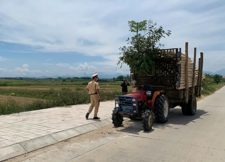 Quảng Ng&atilde;i: Chấn chỉnh t&igrave;nh trạng mất trật tự ATGT ở KKT Dung Quất- Ảnh 6.
