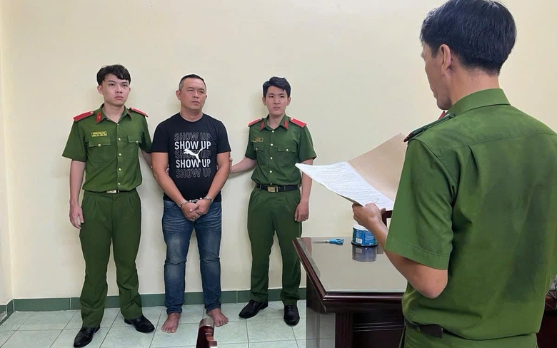 Khởi tố, bắt tạm giam kẻ đập k&iacute;nh &ocirc; t&ocirc;, tấn c&ocirc;ng t&agrave;i xế ở TP Thủ Đức