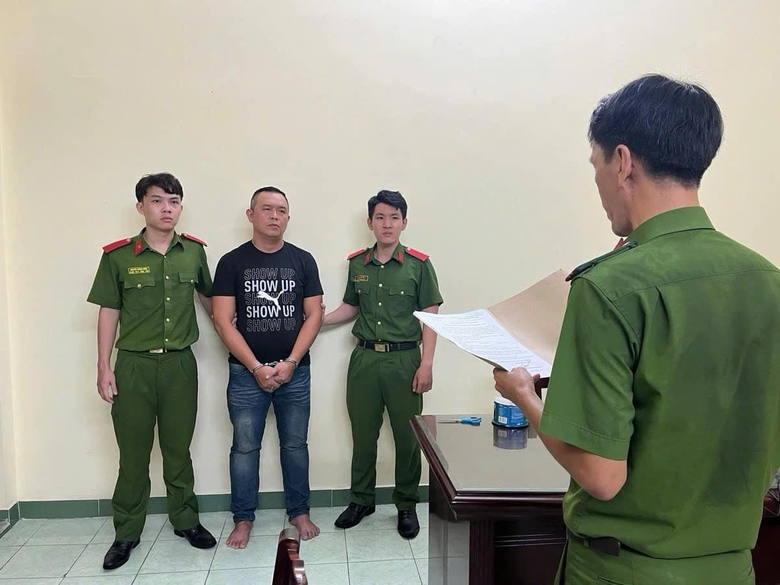 Khởi tố, bắt tạm giam kẻ đập k&iacute;nh &ocirc; t&ocirc;, tấn c&ocirc;ng t&agrave;i xế ở TP Thủ Đức- Ảnh 1.