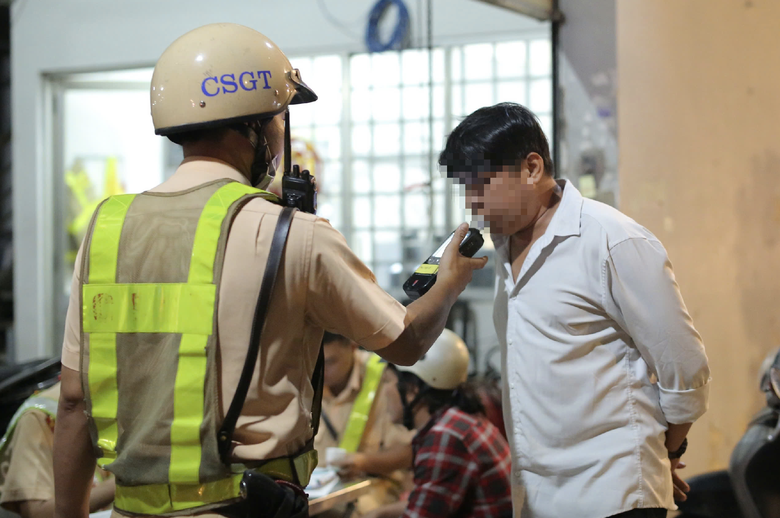 Thủ tướng: Xem xét trách nhiệm người đứng đầu để nhiều cấp dưới vi phạm nồng độ cồn- Ảnh 1. Thủ tướng: Xem xét trách nhiệm người đứng đầu để nhiều cấp dưới vi phạm nồng độ cồn- Ảnh 1.