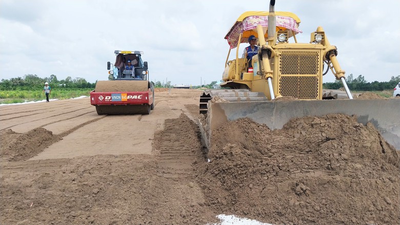 C&oacute; c&aacute;t, cao tốc Cao L&atilde;nh - An Hữu bứt ph&aacute; thi c&ocirc;ng- Ảnh 1.