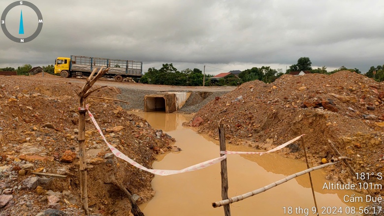 Tất bật ứng ph&oacute; mưa b&atilde;o tr&ecirc;n c&ocirc;ng trường cao tốc Bắc - Nam qua H&agrave; Tĩnh- Ảnh 3.