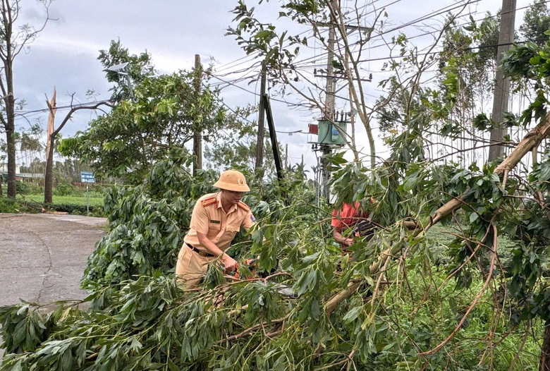 Quảng Ninh đảm bảo c&aacute;c cung đường th&ocirc;ng suốt sau b&atilde;o lũ- Ảnh 1.