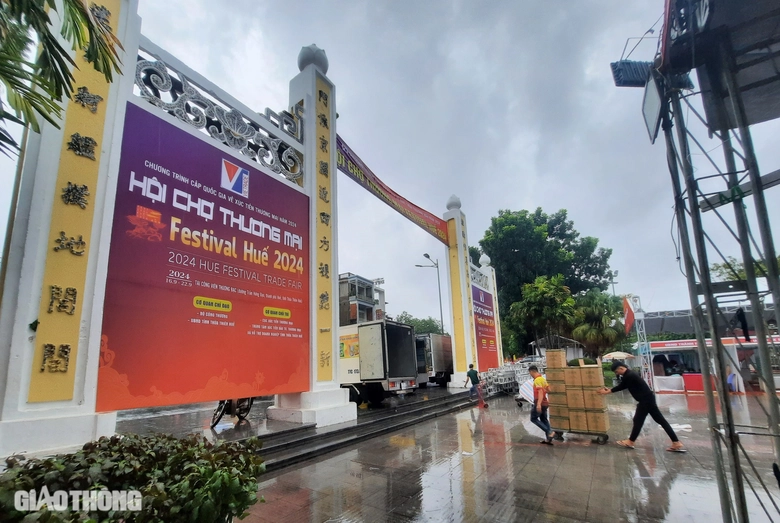 Huế: Lo b&atilde;o lụt, người d&acirc;n đưa &ocirc; t&ocirc; l&ecirc;n cao, học sinh nghỉ học từ h&ocirc;m nay (19/9)- Ảnh 4.