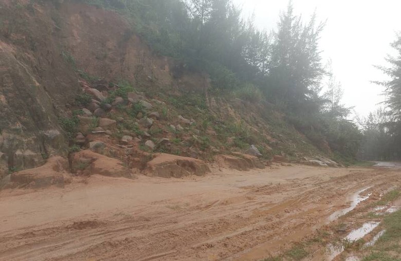 H&agrave; Tĩnh r&agrave; so&aacute;t c&aacute;c tuyến đường, khu d&acirc;n cư c&oacute; nguy cơ sạt lở- Ảnh 2.