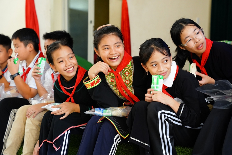 Mang Trung thu ấm &aacute;p đến trẻ em mọi miền- Ảnh 3.