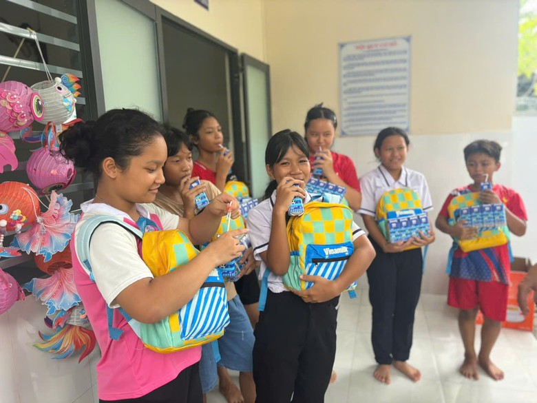 Mang Trung thu ấm &aacute;p đến trẻ em mọi miền- Ảnh 9.