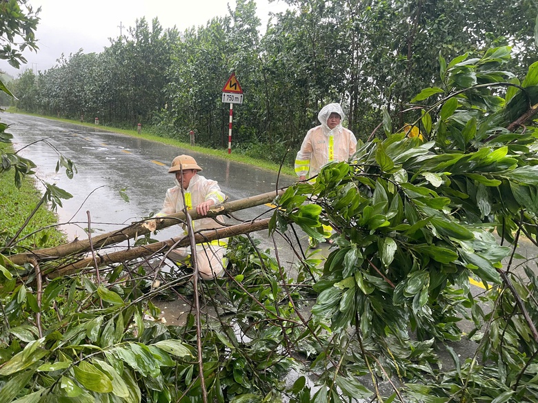 Quảng Ninh đảm bảo c&aacute;c cung đường th&ocirc;ng suốt sau b&atilde;o lũ- Ảnh 3.