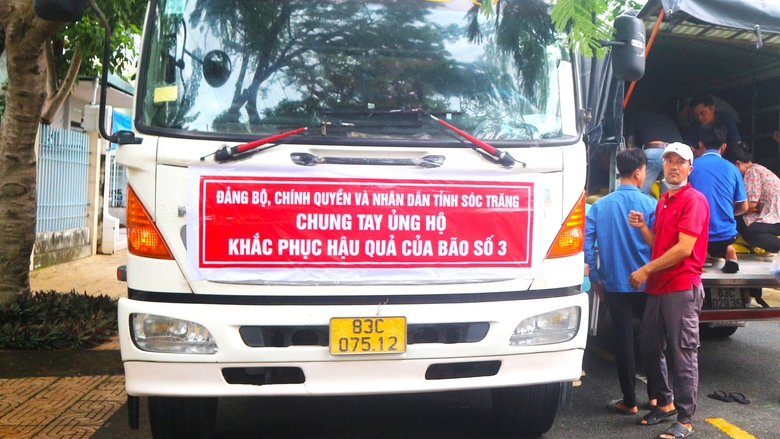 Những chuyến xe nghĩa t&igrave;nh từ Bạc Li&ecirc;u, S&oacute;c Trăng đến với người d&acirc;n v&ugrave;ng lũ miền Bắc- Ảnh 2.