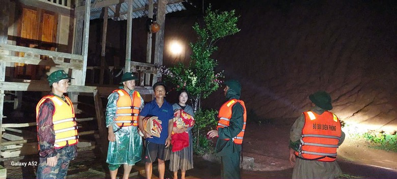 Quảng Bình: Di dời gần 1.000 hộ dân, nhiều khu vực miền núi bị chia cắt do bão số 4- Ảnh 2. Quảng Bình: Di dời gần 1.000 hộ dân, nhiều khu vực miền núi bị chia cắt do bão số 4- Ảnh 2.