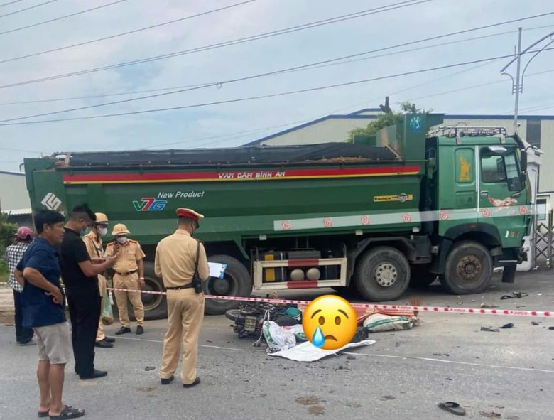 Va chạm với xe tải, người đ&agrave;n &ocirc;ng đi xe m&aacute;y ở Hưng Y&ecirc;n tử vong- Ảnh 1.