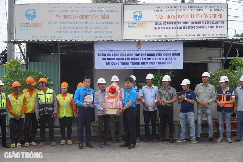 Tiếp sức c&ocirc;ng nh&acirc;n l&agrave;m việc xuy&ecirc;n lễ Quốc kh&aacute;nh 2/9- Ảnh 2.