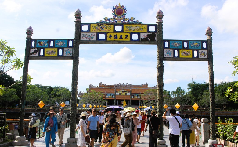 C&aacute;c điểm di t&iacute;ch Huế đ&ocirc;ng nghịt kh&aacute;ch trong ng&agrave;y Quốc kh&aacute;nh 2/9- Ảnh 14.