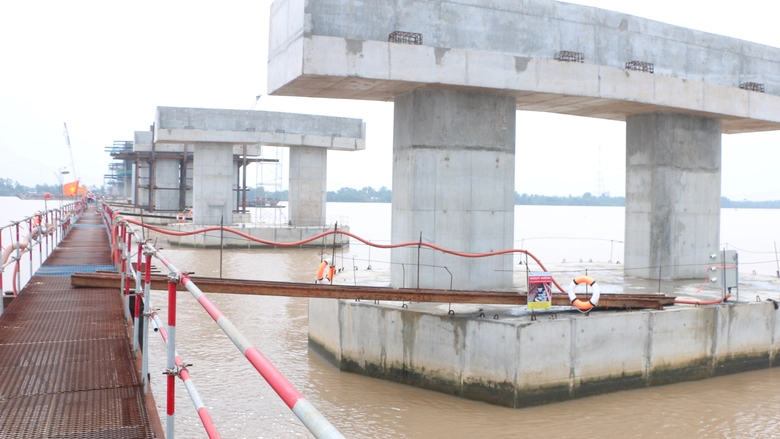 C&ocirc;ng nh&acirc;n thi c&ocirc;ng xuy&ecirc;n lễ, đưa cầu Đại Ng&atilde;i 2 ho&agrave;n th&agrave;nh vượt tiến độ- Ảnh 3.