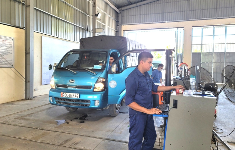 Đi đăng kiểm hộ cần mang theo giấy tờ g&igrave;?- Ảnh 1.