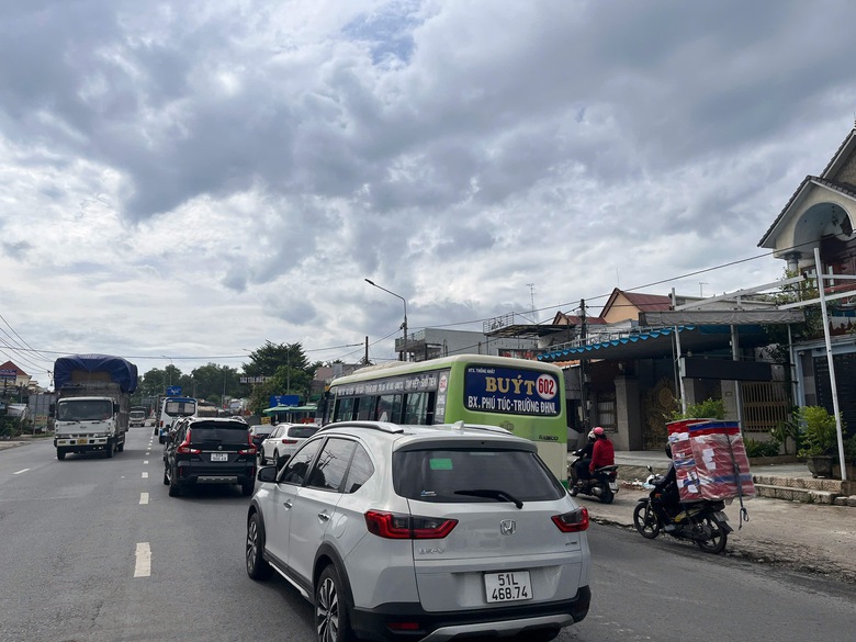 Uống bia vẫn chở bạn g&aacute;i đi biển, nam thanh ni&ecirc;n d&iacute;nh phạt nồng độ cồn- Ảnh 3.