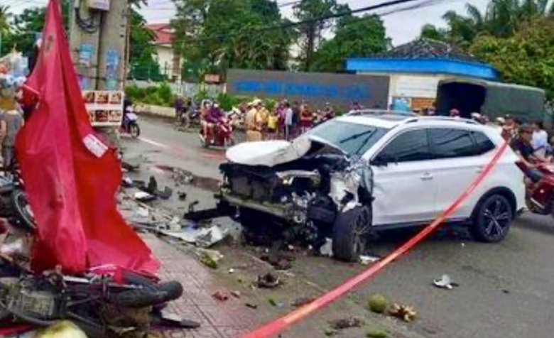 &Ocirc; t&ocirc; con t&ocirc;ng h&agrave;ng loạt xe m&aacute;y ở Đồng Nai- Ảnh 1.