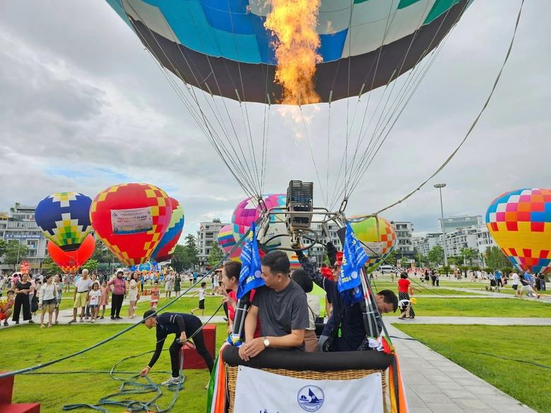 Quảng Ninh "h&uacute;t" kh&aacute;ch du lịch trong kỳ nghỉ lễ 2/9- Ảnh 1.