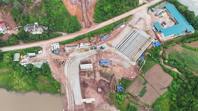 H&agrave;ng trăm c&ocirc;ng nh&acirc;n thi c&ocirc;ng xuy&ecirc;n lễ, đẩy tiến độ dự &aacute;n n&acirc;ng cấp QL4B- Ảnh 10.