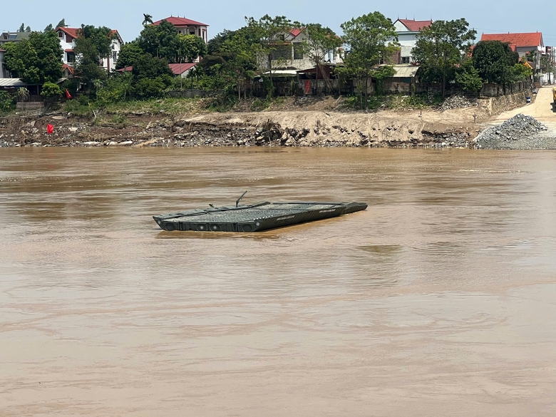 Ph&uacute; Thọ: Trục vớt nhịp cầu Phong Ch&acirc;u, t&igrave;m thấy th&ecirc;m 1 nạn nh&acirc;n- Ảnh 8.