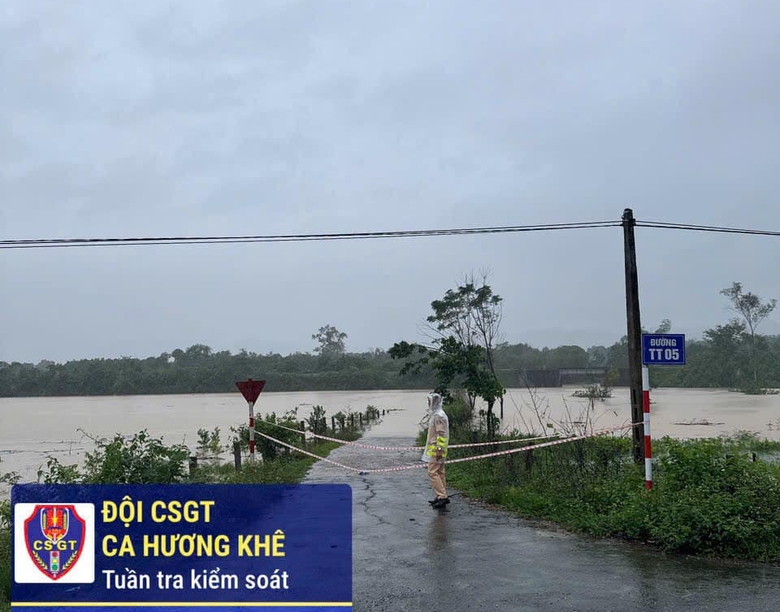 Mưa lớn, học sinh nhiều trường ở H&agrave; Tĩnh nghỉ học- Ảnh 2.