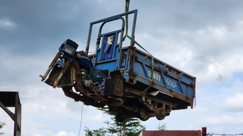 Quảng Ng&atilde;i: Lực lượng chức năng ti&ecirc;u hủy h&agrave;ng chục xe "5 kh&ocirc;ng"- Ảnh 4.