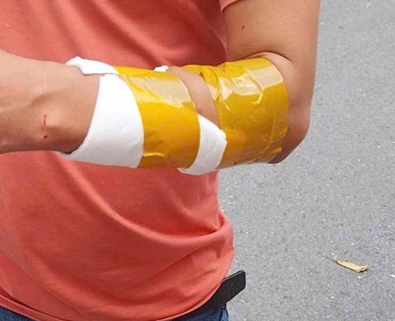 Công an vào cuộc vụ người đàn ông cầm kéo, hành hung tài xế tại TP.HCM- Ảnh 1. Công an vào cuộc vụ người đàn ông cầm kéo, hành hung tài xế tại TP.HCM- Ảnh 1.