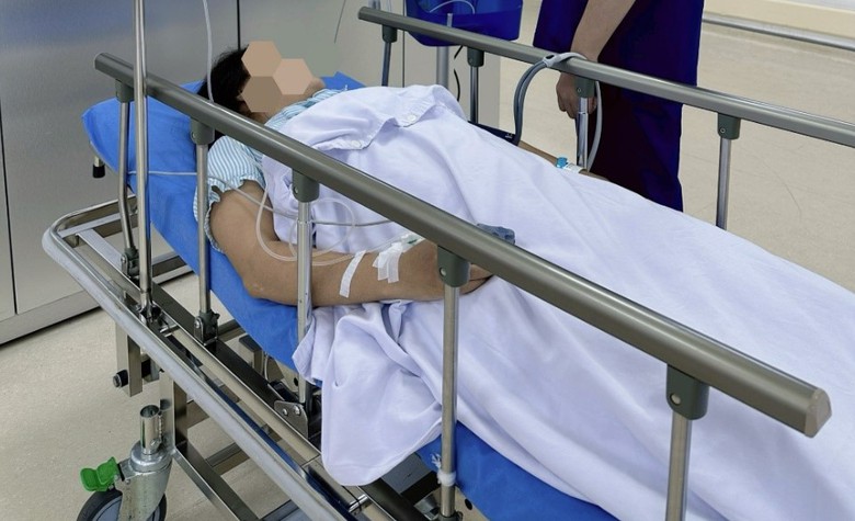 Một phụ nữ ngộ độc thuốc t&ecirc; khi ti&ecirc;m filler n&acirc;ng mũi- Ảnh 1.